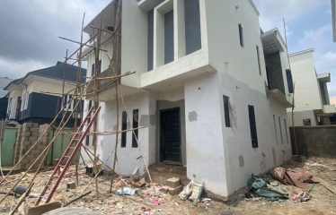 Exclusive 5 Bedroom fully detached with bq