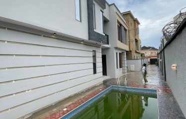 Modern 5 bedroom Fully detach house with bq,& a swimming pool