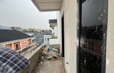 Exquisite 5 bedroom detached duplex with BQ